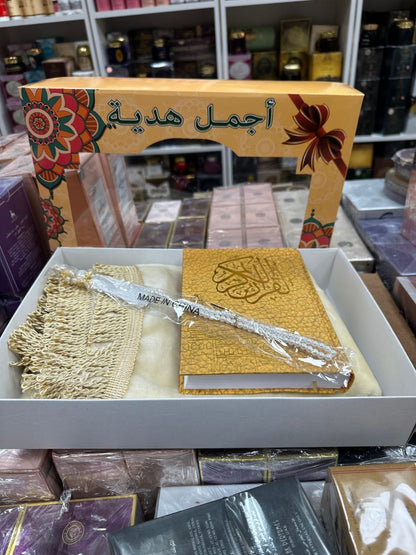 جمل هدية: مجموعة من القرآن الكريم والمصحف مع سجادة الصلاة
